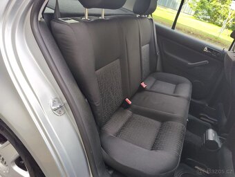 Volkswagen Golf 1,4i 16V / klima / 5-dveří / - 13