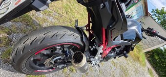 Honda CB 750 Hornet Rok 2023 najeto pouze 8900km - 13