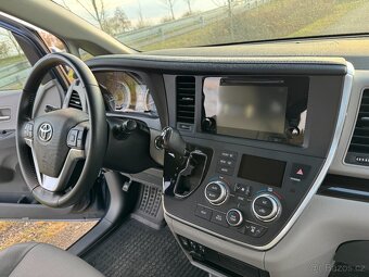 Toyota Sienna XLE AWD - 13