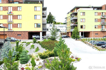 PRODÁM KRYTÉ  GARÁŽOVÉ STÁNÍ -  Brno, U Leskavy - 13