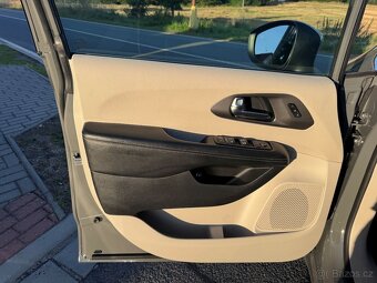 Chrysler Pacifica 3,6 Hybrid RU Radar Limit 2023 DPH - 13