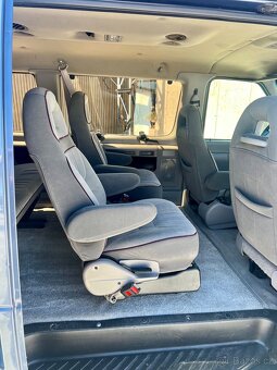 V10,  Ford E350, obsah  6,7 litru, 7 místné - 13