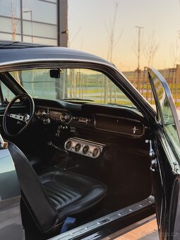 Ford Mustang 289 V8 FASTBACK - 13