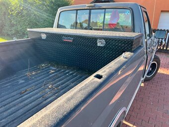 Ford F250 4x4 manuál benzin 7,5l - 13