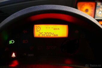 Prodám Citroen C8, 2.0 BA 103 kW ; nejvyšší výbava - 13