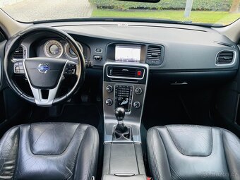 Volvo V60 2.4D5 5-VÁLEC MANUÁL VÝHŘEV KAMERA TAŽNÉ SERVISKA - 13