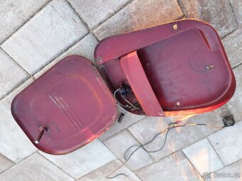 Jawa kyvacka, panelka - kastlik na naradi - 13