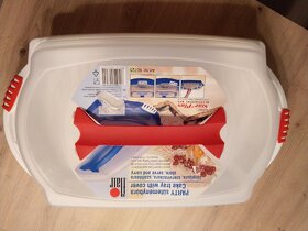 starožitný hrací budík, šaty, kabelka kožená,HRNEČKY - 13