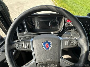 Scania R 410 6x2 včetně plachtové nástavby - 13