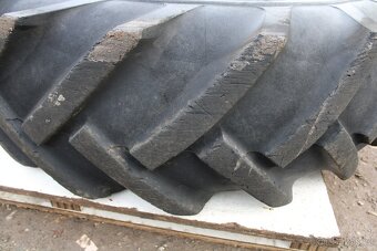 Zetor 6911 zadní kola 16,9-28 barum 50% vzorku - 13