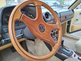 Mercedes-Benz W123 Coupe 280CE - 13