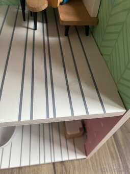 Dřevěný domeček pro panenky - 13