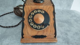 Starý telefon Tesla k dekoraci. - 13
