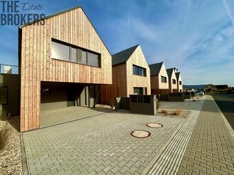 Prodej nízkoenergetického rodinného domu 141 m², pozemek 36 - 13