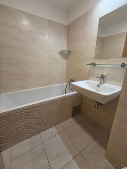 Náchod - pronáme bytu 3+1 s lodžií - 13