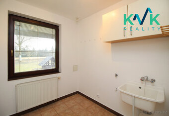 Nádherný rodinný dům u rybníka s pozemkem o rozloze 10355 m² - 13