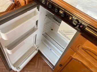 Prodám karavan francouz , topení s rozfukem , lednice ,solar - 13