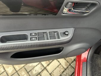 Suzuki Swift 1.3i 66kW 4x4 serviska - 13