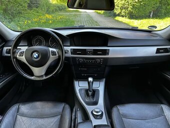 BMW E91 320i 110kW Kůže Navi Automat Panorama ALU R17 - 13