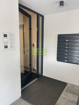 Prodej bytu 1+kk/B, 27 m2 + 4 m2, Praha 8-Kobylisy - 13