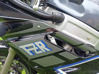 Yamaha FZR 600 - 13