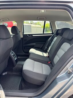 Škoda Superb 2.0 TDI 125kW / Keyless / Vyhř. sklo + sedačky/ - 13