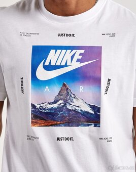 Koupím tričko Nike air graphic tee - 13