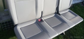 PRODÁM ZADNÍ TROJSEDAČKU DO VW TRANSPORTER T5 ŠEDÁ PĚKNÁ - 13