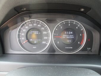 Volvo XC70 2,4D5 120KW Momentum Man. AWD 2012 DPH - 13