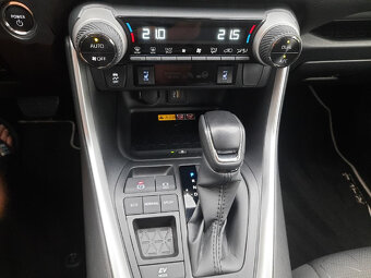 Toyota rav4 2,5 hybrid -lift naj 28 tis km 9/2023 - 13