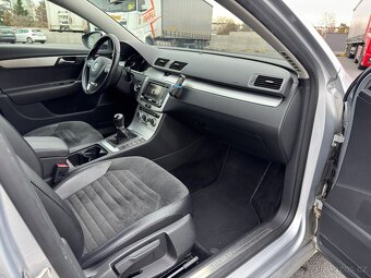 Vw Passat B7 2.0 TDI 103kw Highline/ alcantara/ kamera - 13