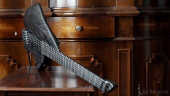 Ručně vyrobená elektrická kytara UFO - 13