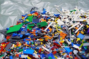 Lego 24,6 kg + návody - 13