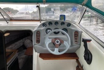 Kajutový motorový člun Aquatron 2165 AFT - 13