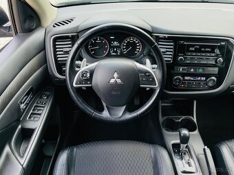 Mitsubishi Outlander 2.2Di-D 4x4 AUTOMAT SENZORY SERVISKA - 13