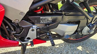 Honda VFR 800 VTEC RC46 - 13