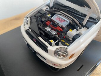Subaru Impreza WRX STI (2001) 1:18 AUTOart - 13
