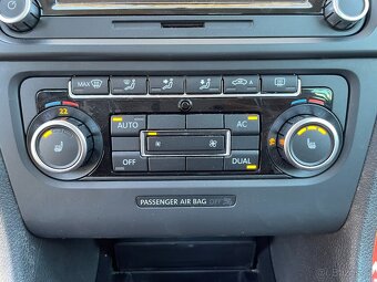 VW Golf 1.6 MPi Senzory, ALU, Výhřev Sedadel - 13