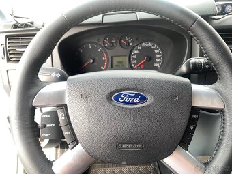 FORD TRANSIT 2,2 TDCi 74 kW 280 SWB KOMBI 6 Míst - 13