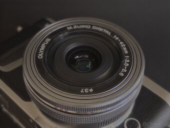 Olympus PEN E-PL9 a objektiv 14-42, 16 8XX expozic - 13