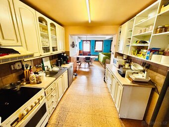 PASOHLÁVKY - rodinný dům 230m2 se stavebním pozemkem 1069m2 - 13