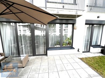 Pronájem moderního bytu 2+kk (56,6 m2) s předzahrádkou a ter - 13