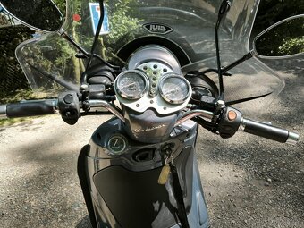 Piaggio Beverly 250 cruiser - 13