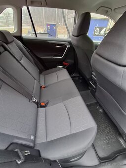 Toyota Rav 4 hybridní - 13