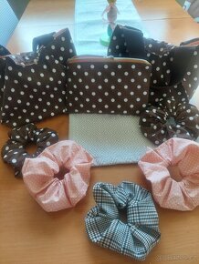 Puntíkatý set s gumičkou - 13