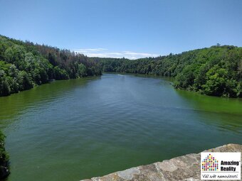 Prodej pozemku o celkové výměře 6.704 m2, v obci Zvíkovské P - 13