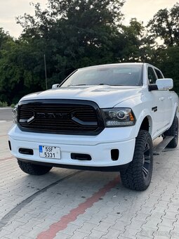 Dodge Ram 1500 Laramie Crew Cab - 13