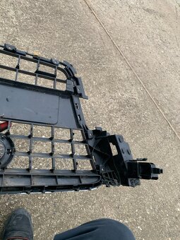 Maska a5 07-11 8T0 mrizka do nárazníku znak - 13