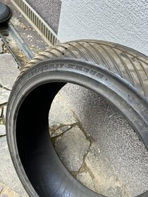 okruhové pneu slicky a mokré na motorku - 13
