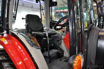 Traktor HANWO HWE 704 C, STAGE V, 4 válcový motor Víčko - 13